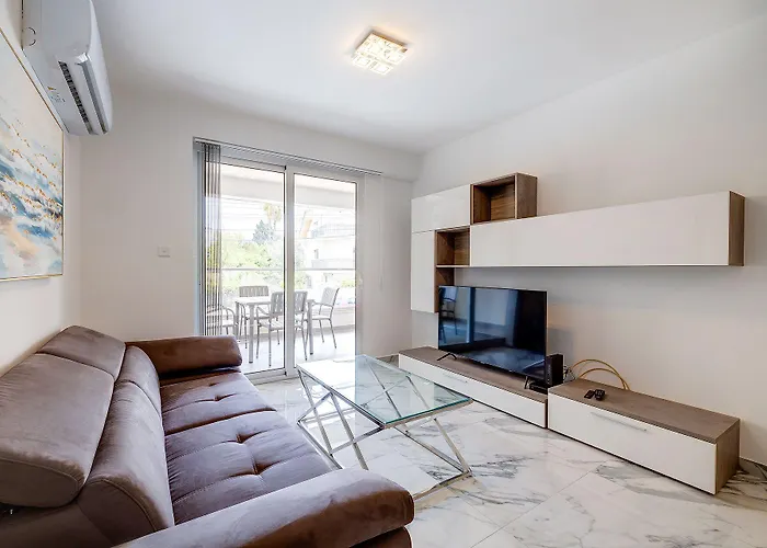 Modern Apartment Steps To St George'S Bay Saint Julian's