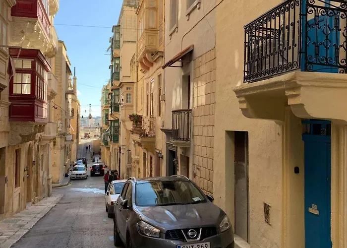 Pet friendly Valletta Studio-Hosted By Sweetstay