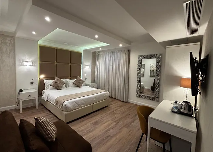 Valletta hotels near Malta at War Museum