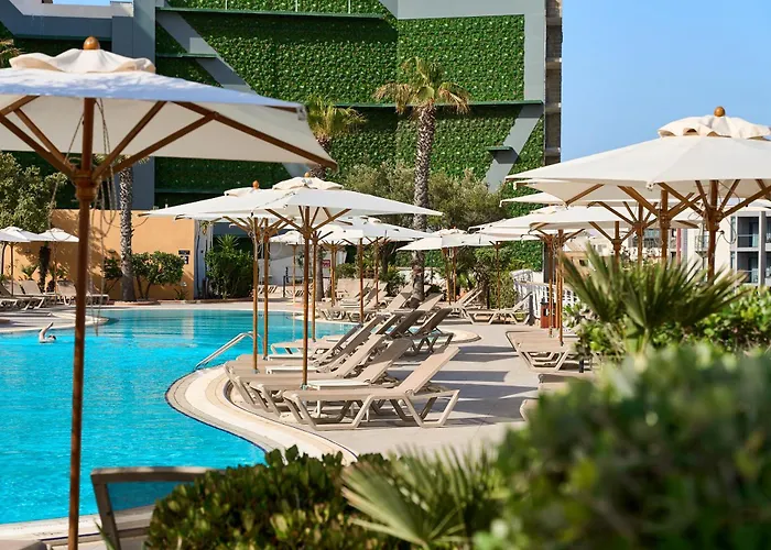 Saint Julian's hotels near Upper Barrakka Gardens