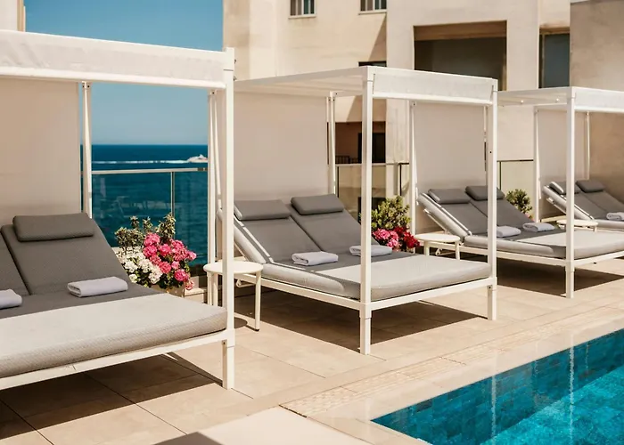 Paola Hotels