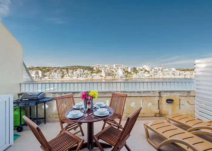 Blue Harbour 5 - 2 Bedroom Seafront Penthouse With Stunning Seaviews - By Getawaysmalta St. Paul's Bay
