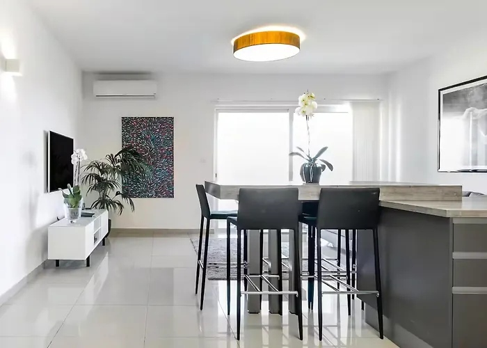 Pet friendly Award Winning Apartment St Julians Saint Julian's