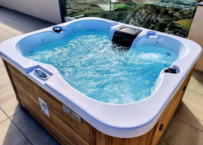 Pet friendly Southridge Ph With Jacuzzi, Top Views By Homely Mellieha