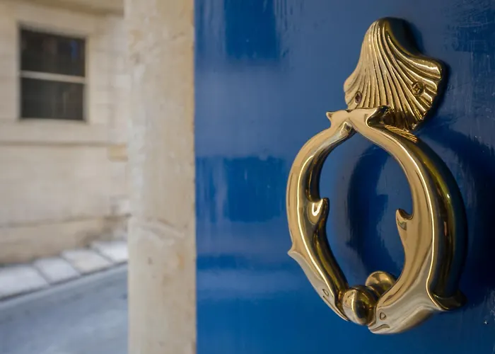 Valletta Pet Friendly Lodging and Hotels near Triton Fountain
