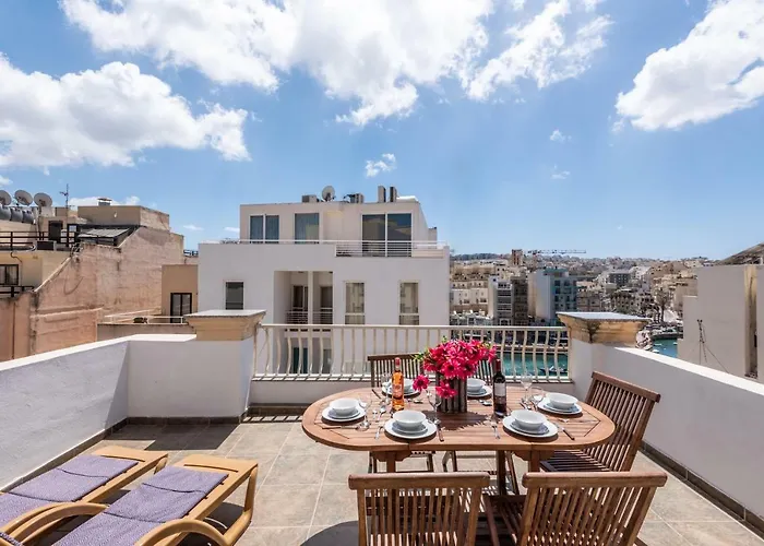 Pet friendly Seaspray 3 Bedroom Penthouse, With Large Terrace And Bbq Saint Julian's