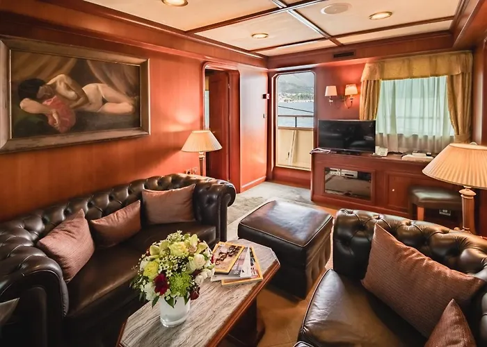 Seagull II Luxury Historic Static Charter Hotel Valletta