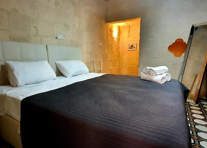Private Valletta Lucia Townhouse